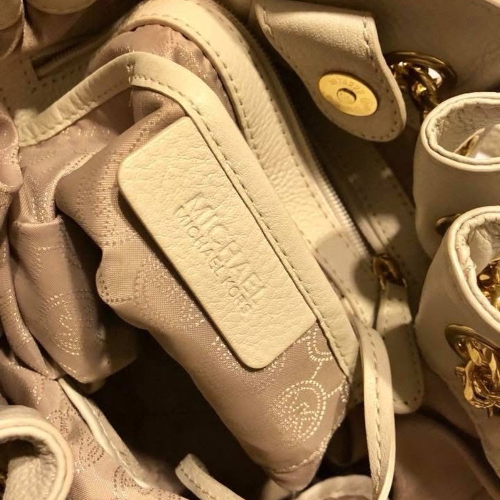Michael Kors Cream and Gold purse - Picture 5 of 5